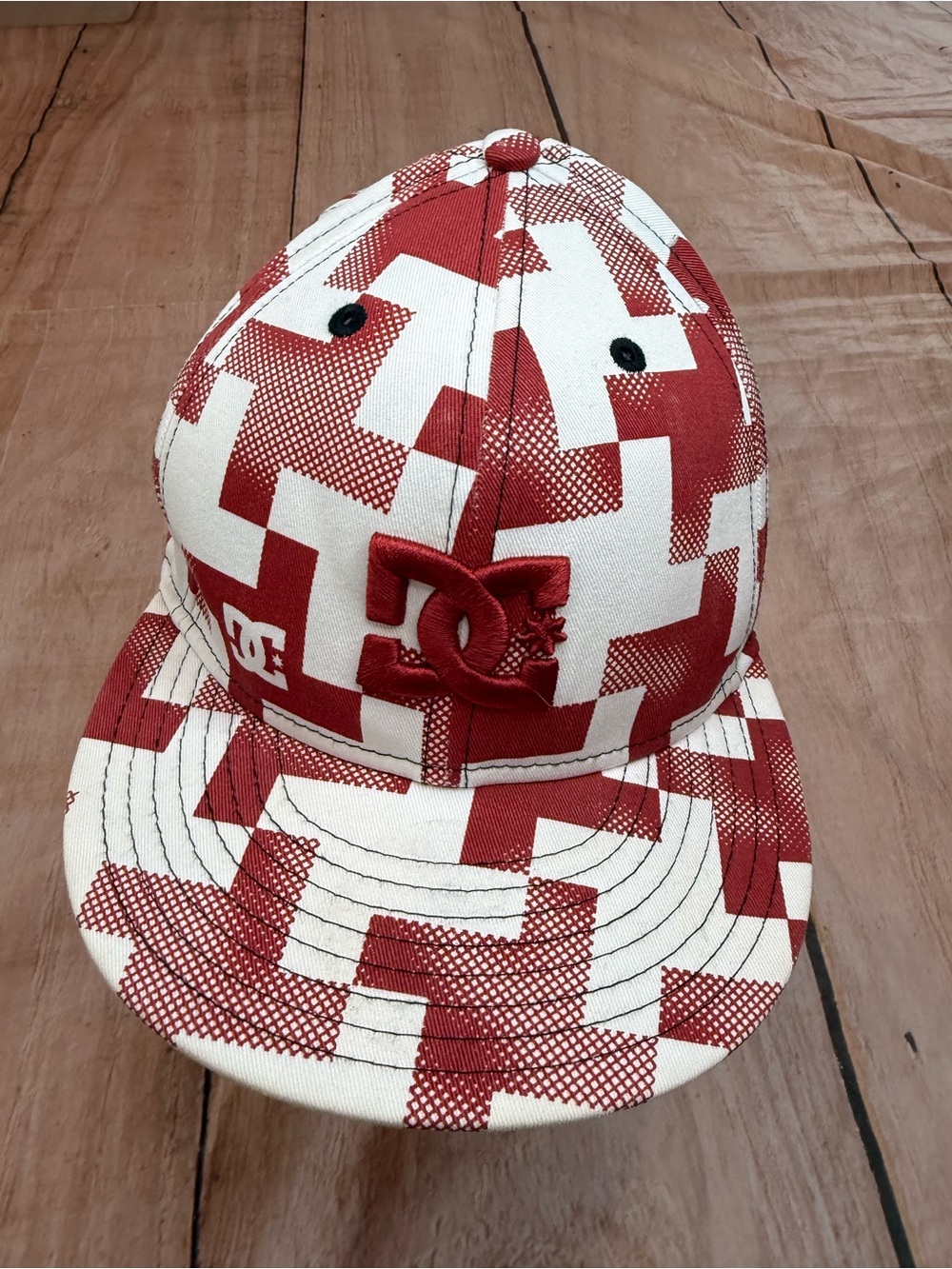 DC Shoes x New Era 59FIFTY Fitted Hat All-Over Print  Size 7.5 Rare Cream Maroon